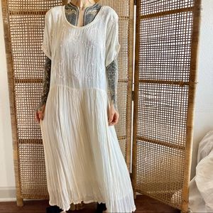 SOLD.Vintage cream dress with floral embroidery